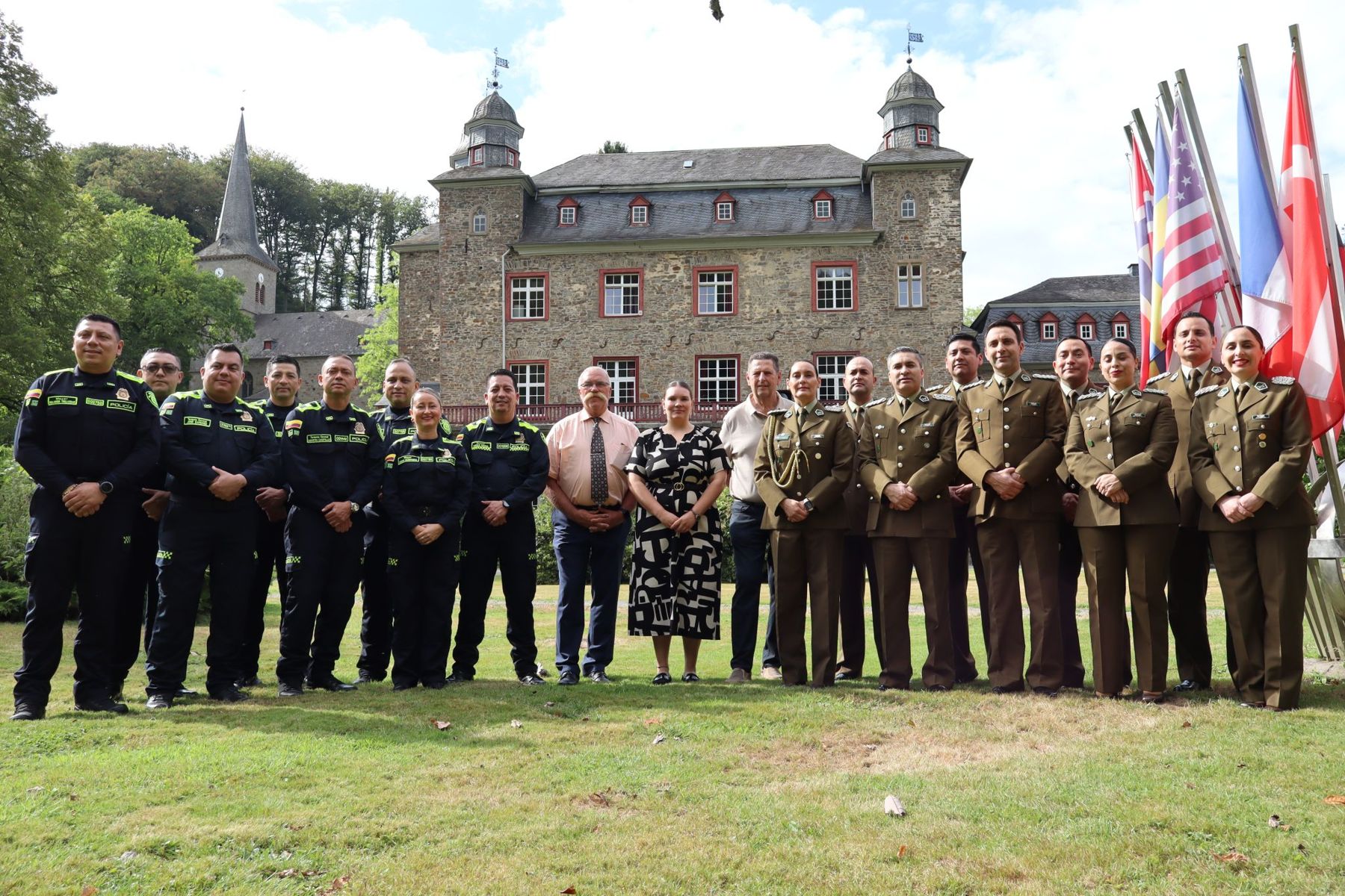 Gruppe vor Schloss Gimborn